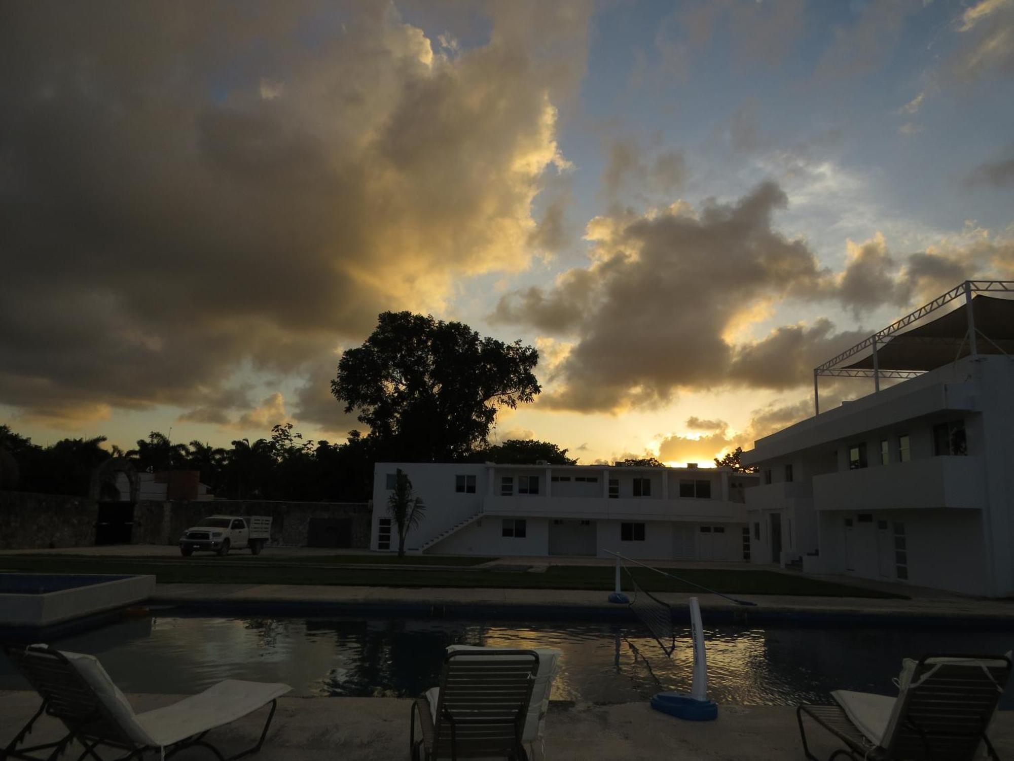 Guest House Stone Wall Residences แคนคูน ภายนอก รูปภาพ