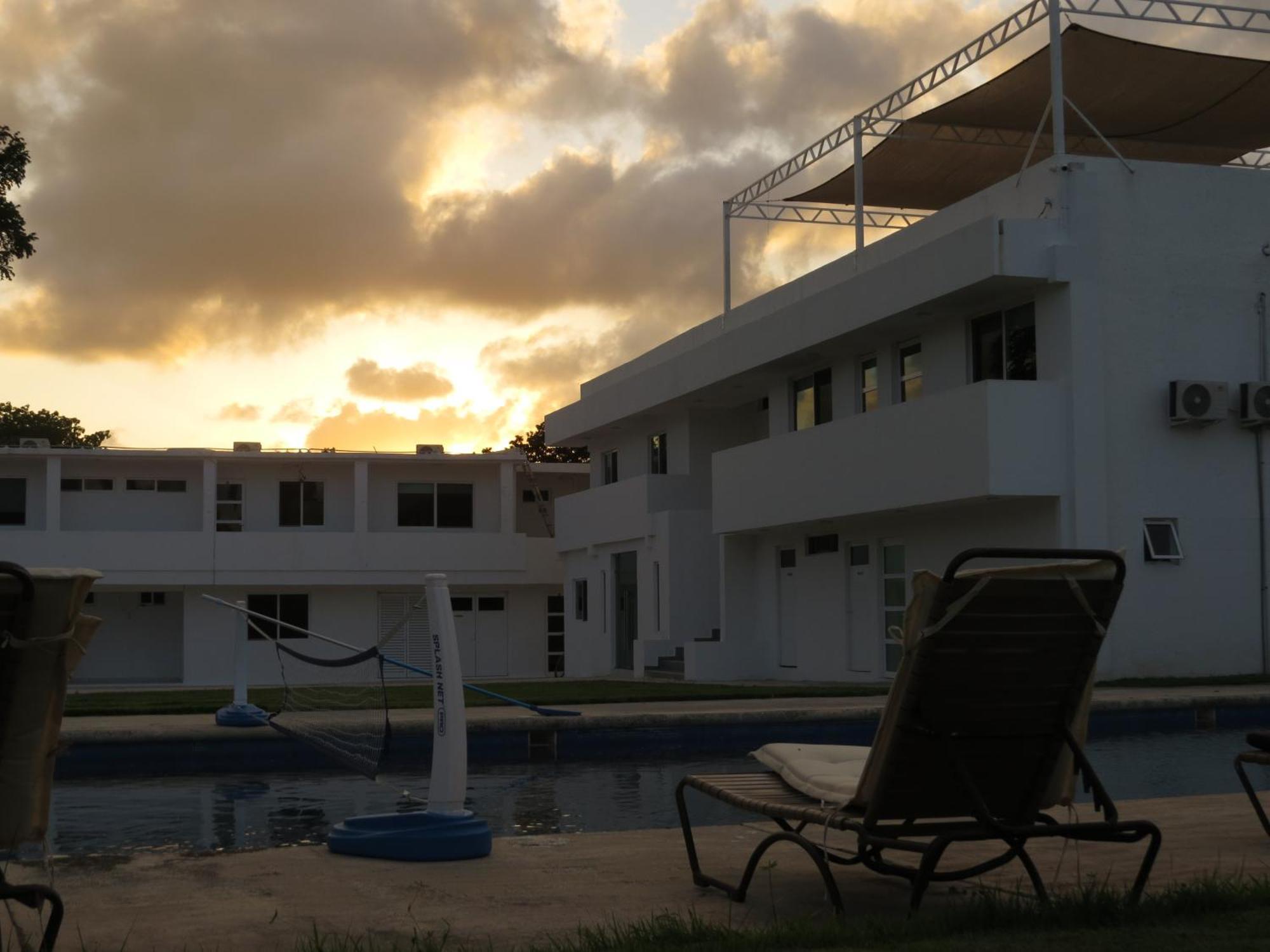 Guest House Stone Wall Residences แคนคูน ภายนอก รูปภาพ